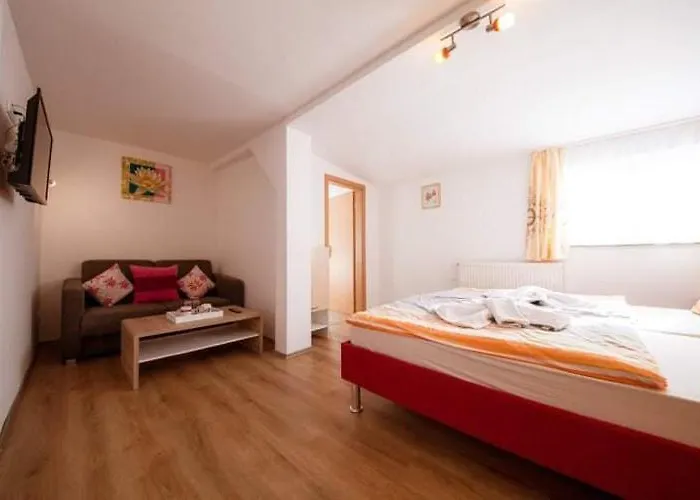 Und China - Thai Restaurant - Haus Casa de hóspedes 3*